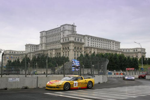 FIA GT: Mike Hezemans verliest podiumkansen door slippartij teamgenoot